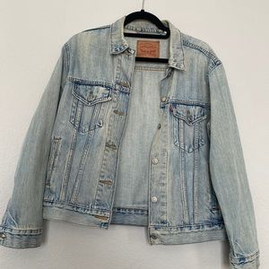 LEVI’S EX- BOYFRIEND DENIM TRUCKER JACKET